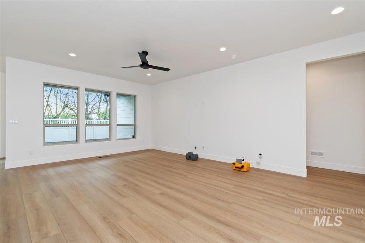 3411 Helios St. Property Photo 6