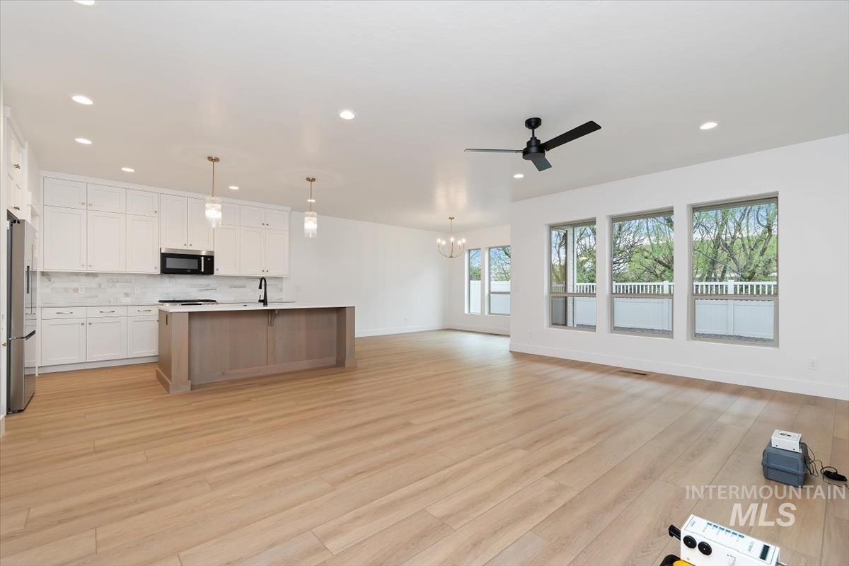 3411 Helios St. Property Photo 8