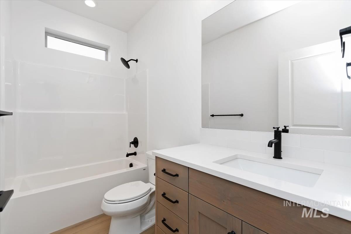 3411 Helios St. Property Photo 31