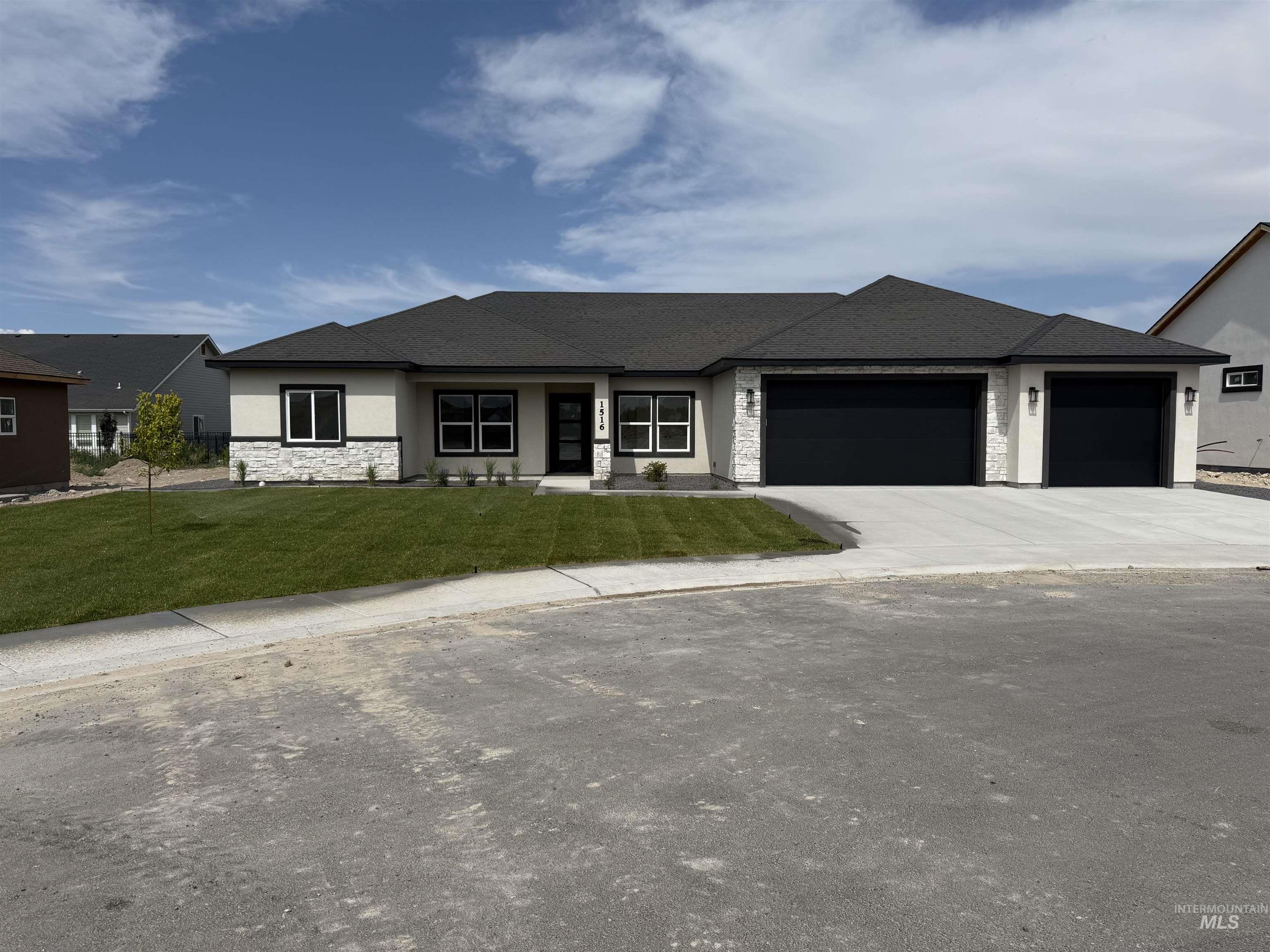 1516 Tule Dr. Property Photo 1