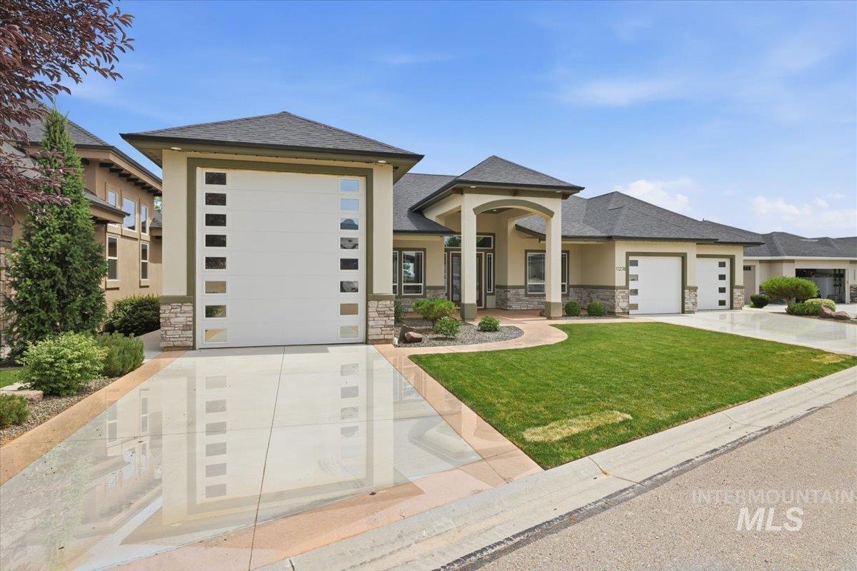 11274 W Royal Ridge Ct Property Photo 3
