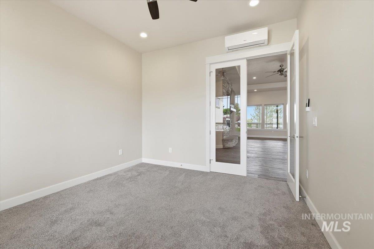 11274 W Royal Ridge Ct Property Photo 16