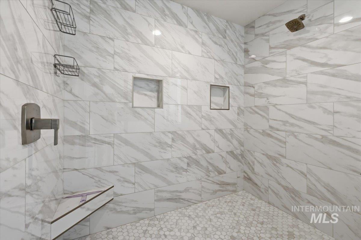 11274 W Royal Ridge Ct Property Photo 38