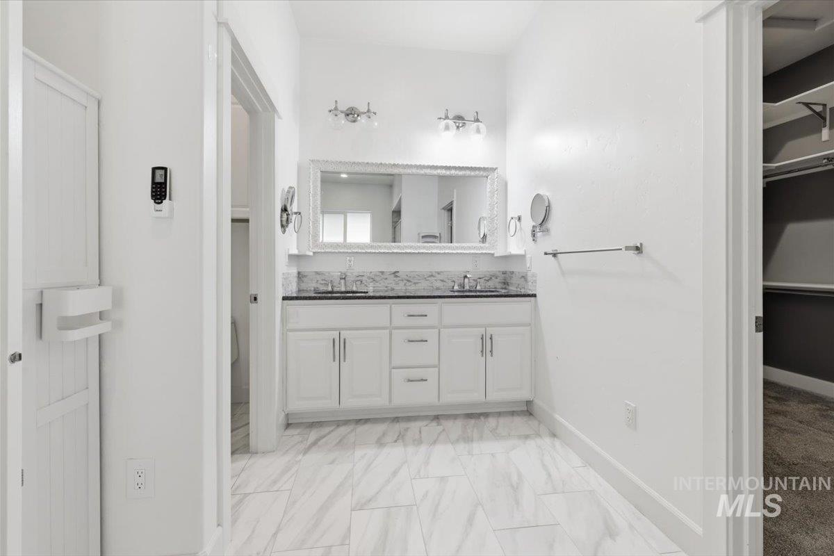 11274 W Royal Ridge Ct Property Photo 39
