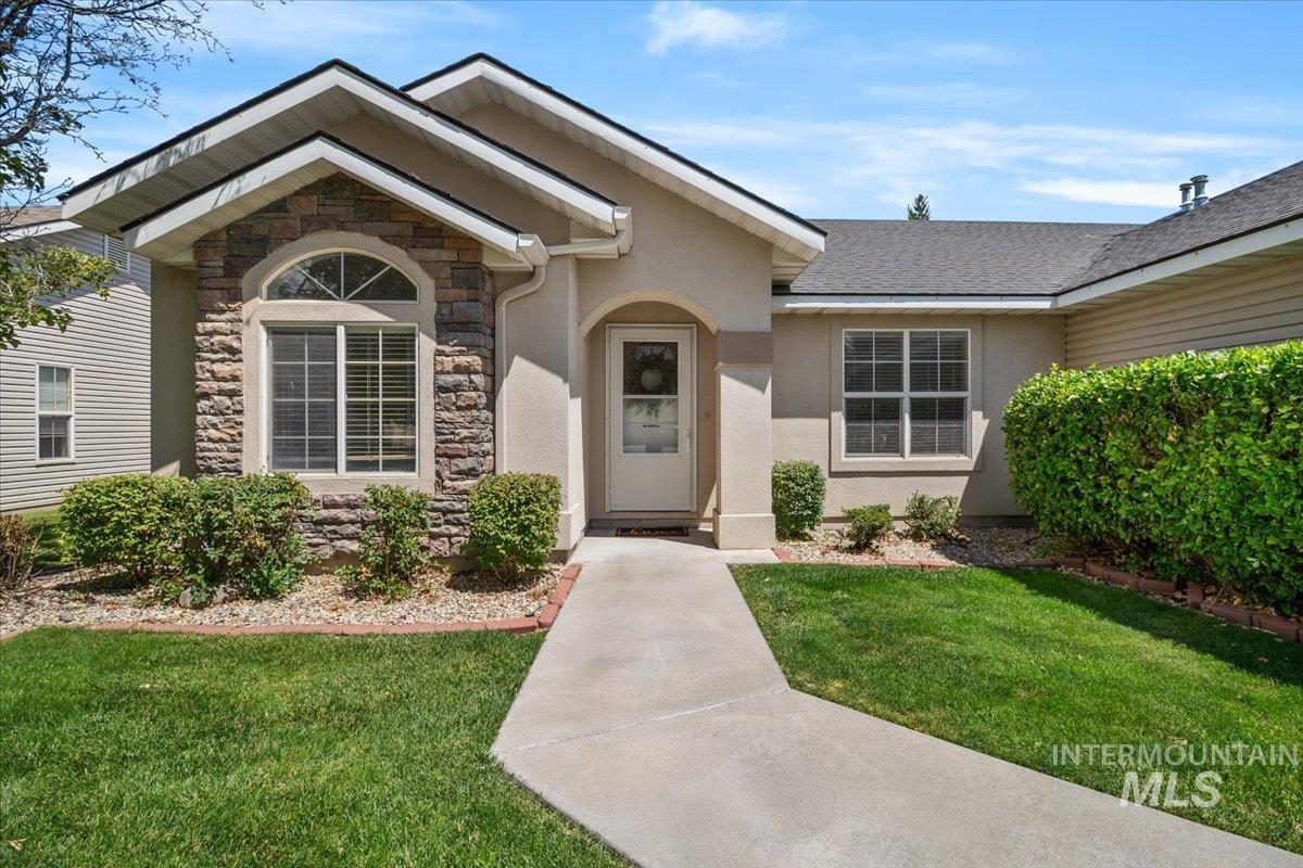 2032 Talus Loop Property Photo 2