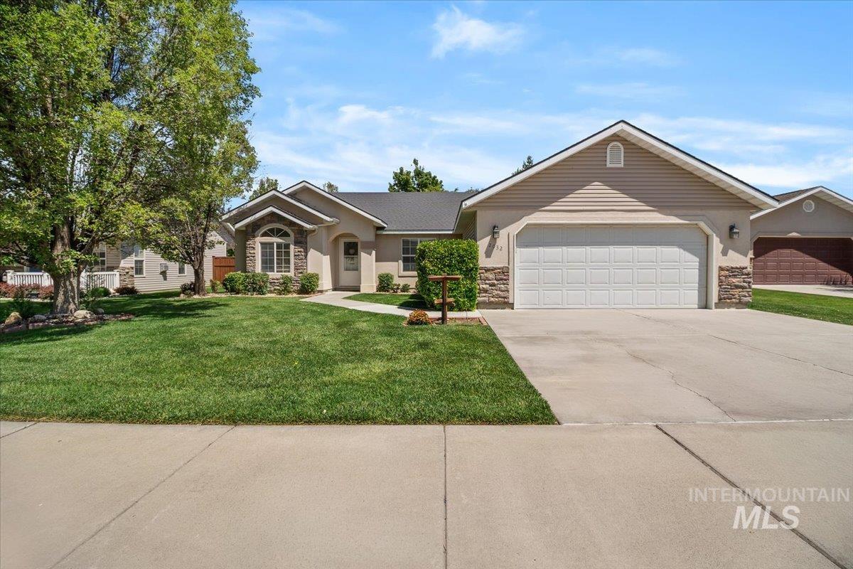 2032 Talus Loop Property Photo 3