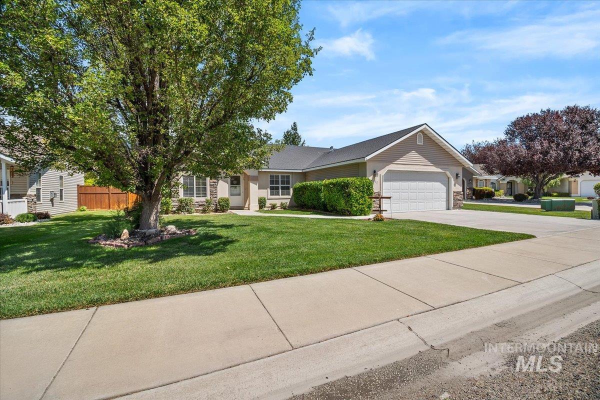 2032 Talus Loop Property Photo 4
