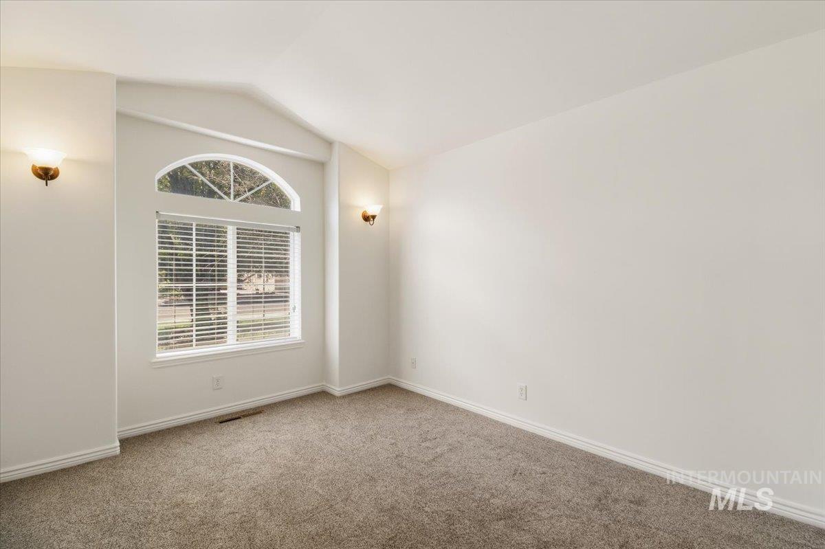 2032 Talus Loop Property Photo 22