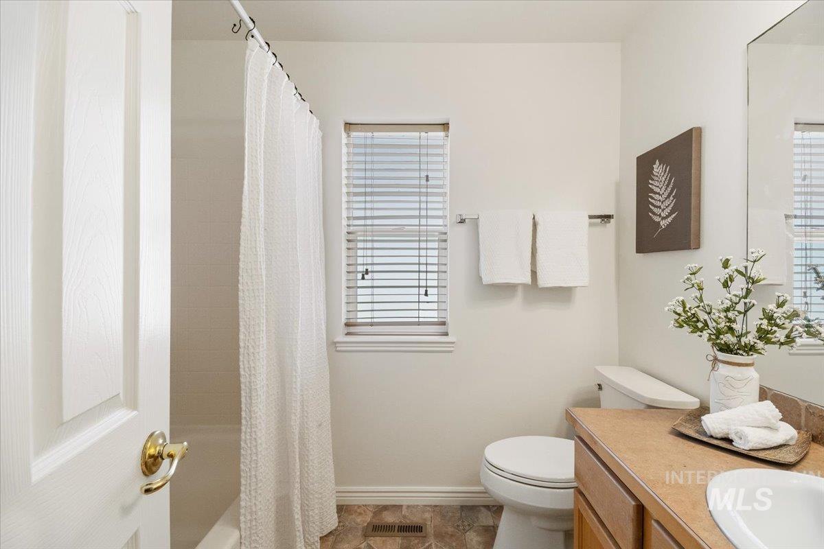 2032 Talus Loop Property Photo 27