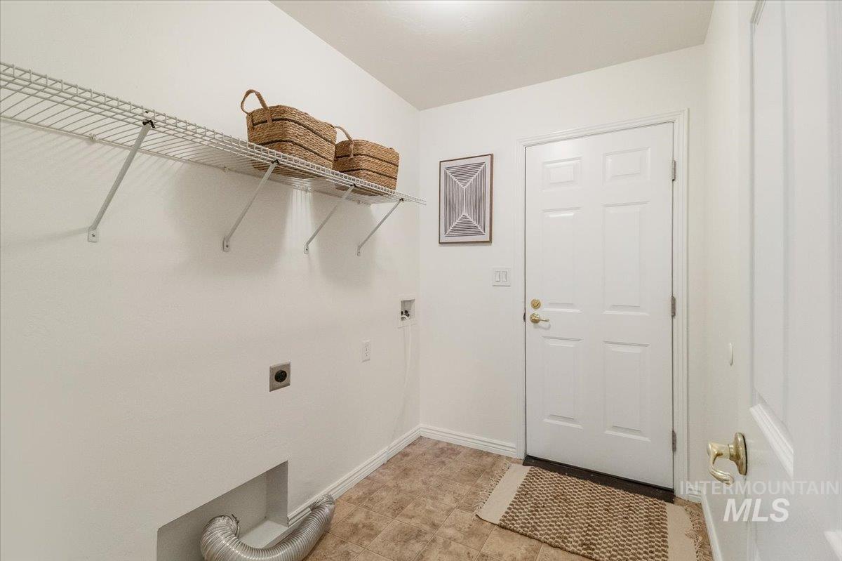 2032 Talus Loop Property Photo 28