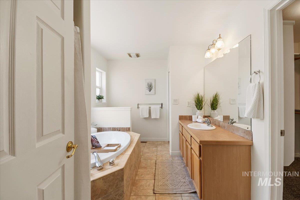 2032 Talus Loop Property Photo 33