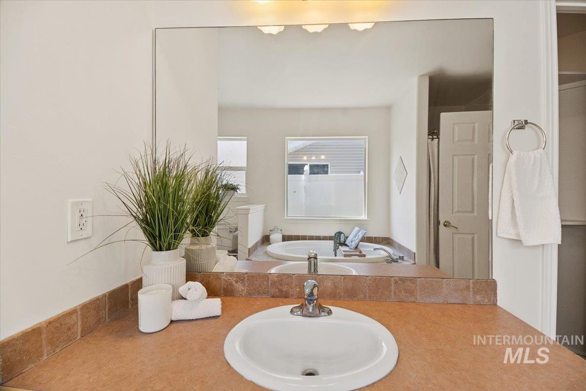 2032 Talus Loop Property Photo 34