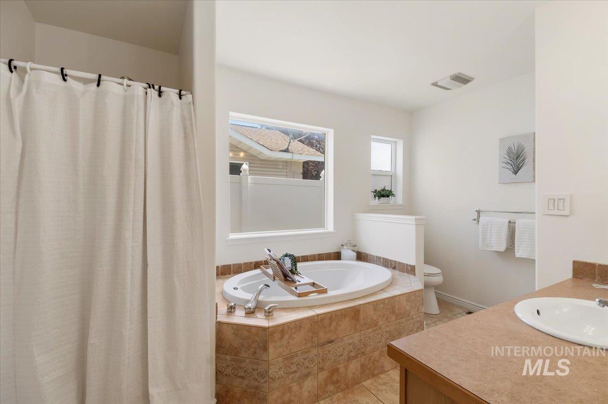 2032 Talus Loop Property Photo 35