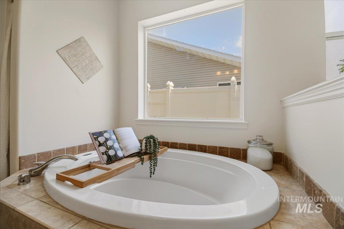 2032 Talus Loop Property Photo 36
