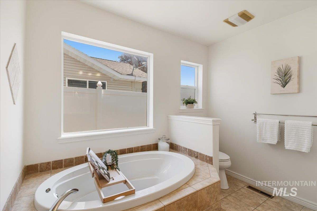 2032 Talus Loop Property Photo 37