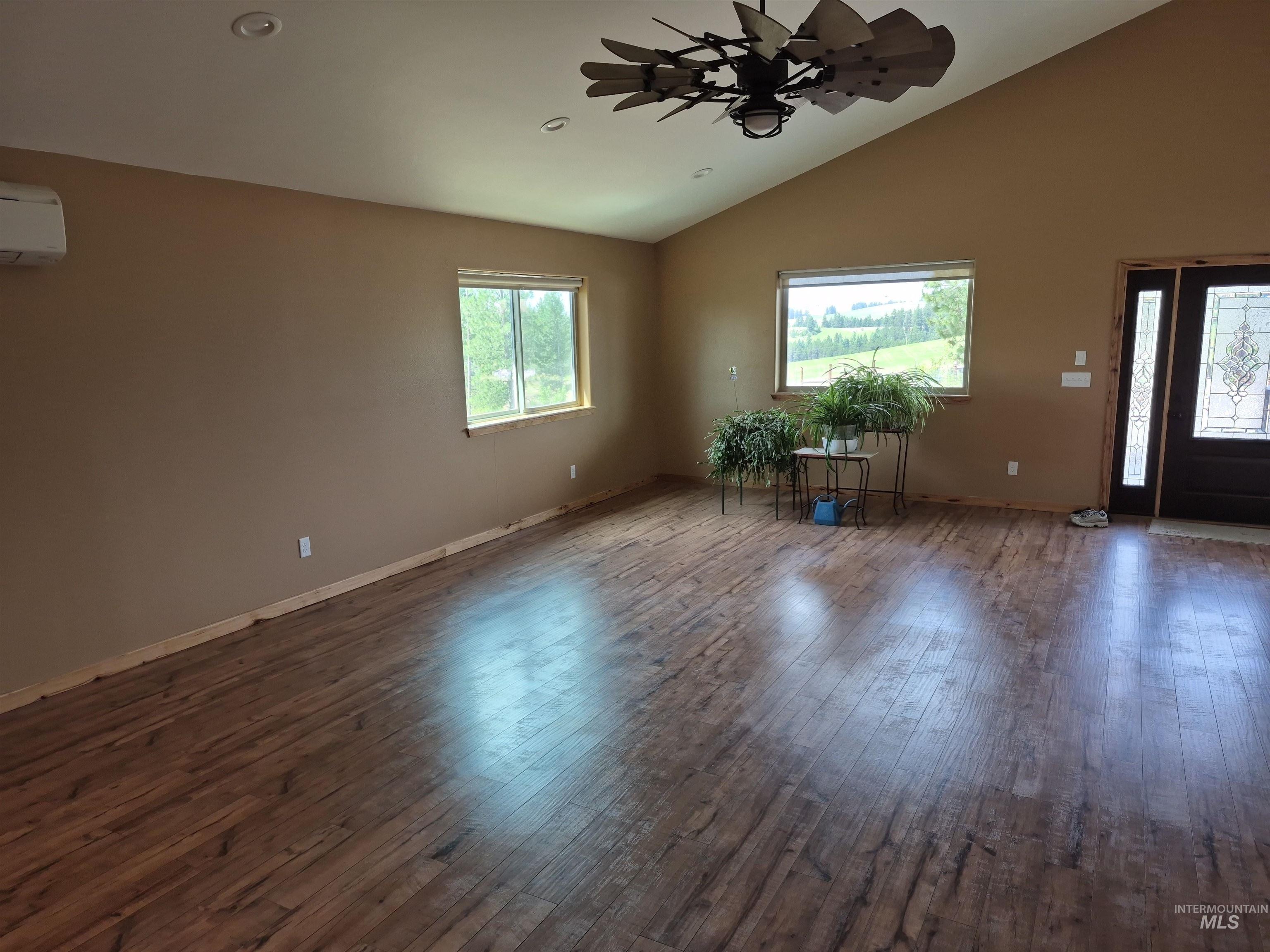 1044 Clemenhagen Rd Property Photo 4
