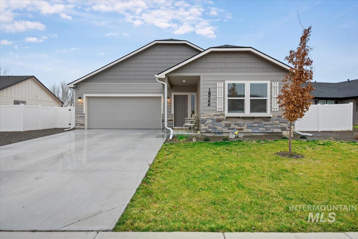 18566 White Rose Pl Property Photo 1