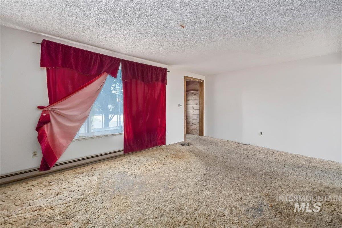 526 E Avenue J Property Photo 3