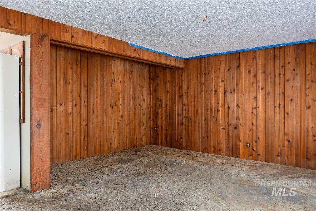 526 E Avenue J Property Photo 4