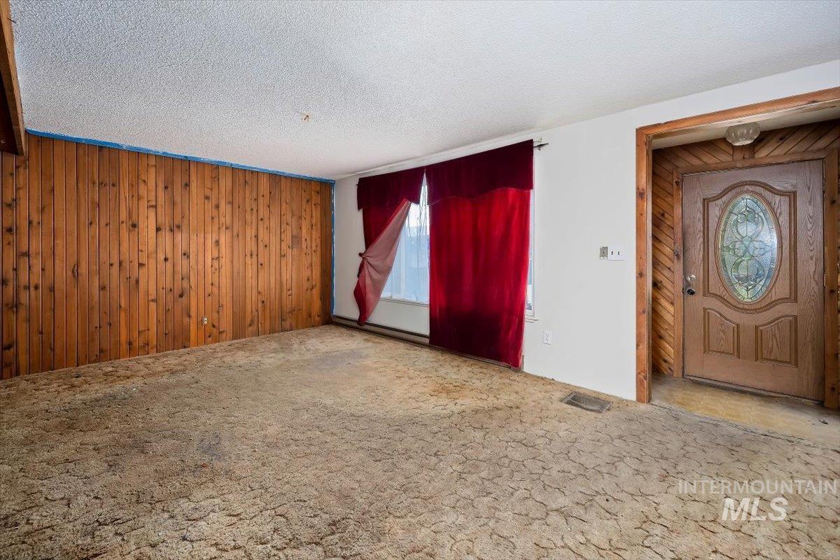 526 E Avenue J Property Photo 6