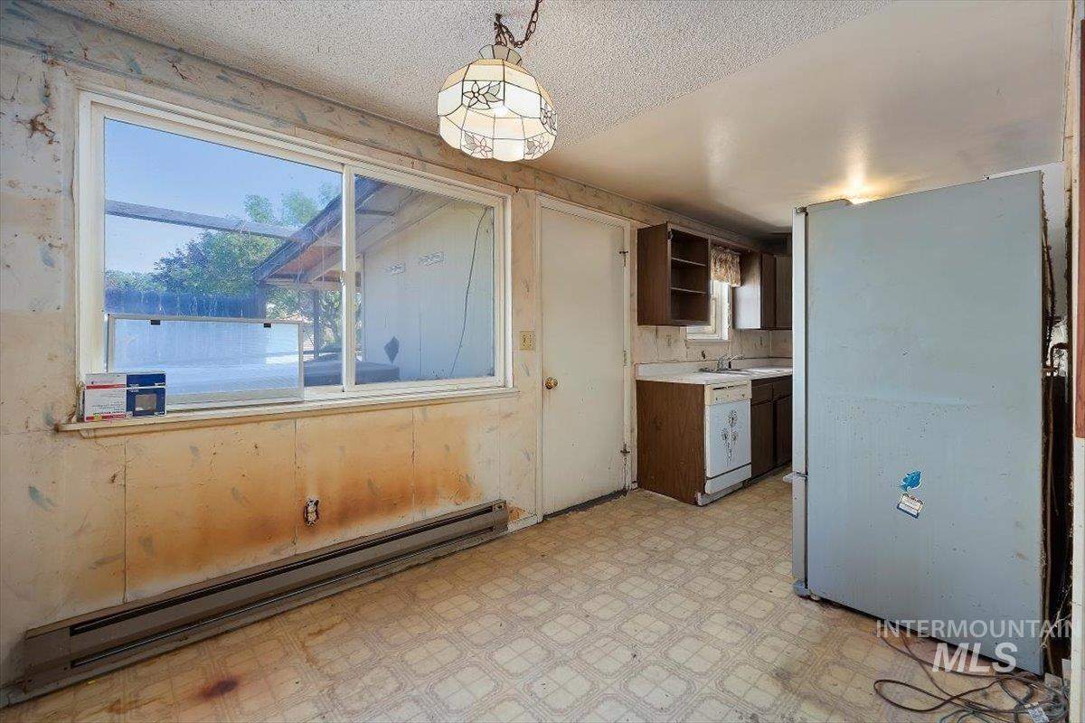 526 E Avenue J Property Photo 7