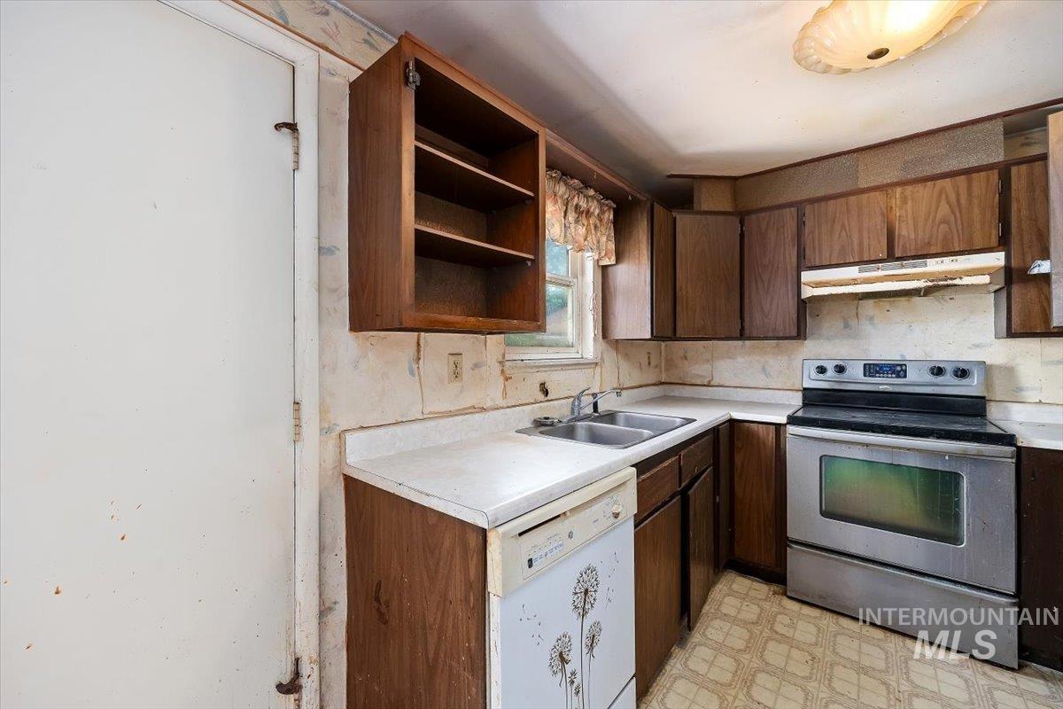 526 E Avenue J Property Photo 9