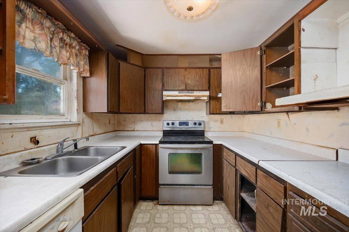 526 E Avenue J Property Photo 10