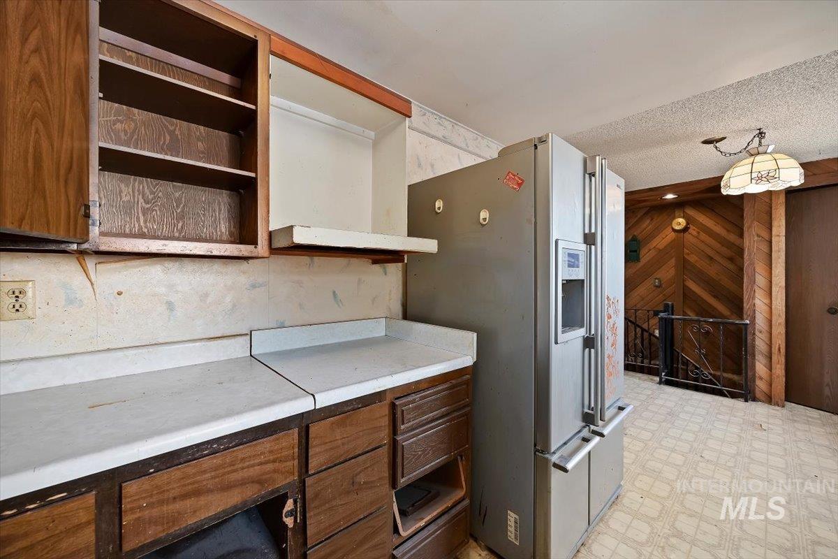526 E Avenue J Property Photo 11