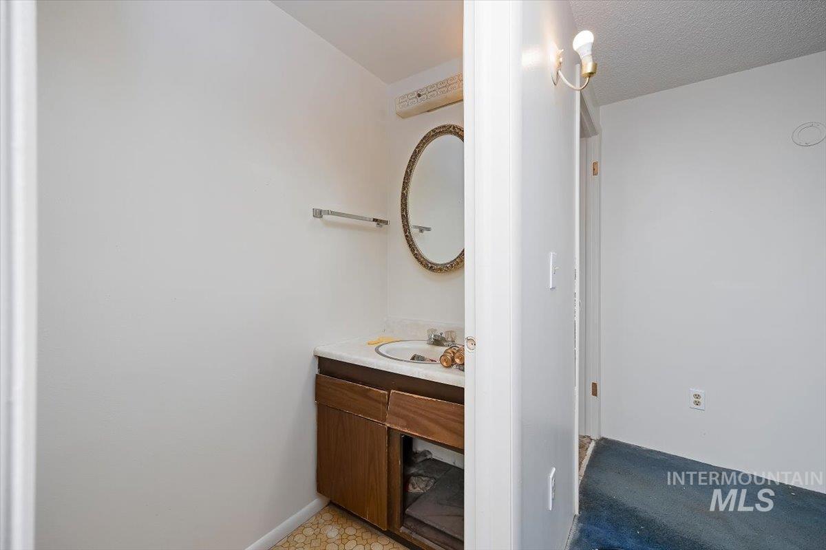 526 E Avenue J Property Photo 15