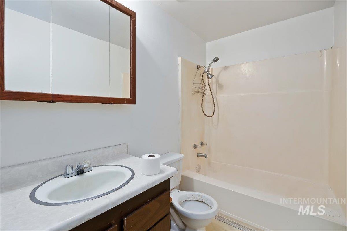 526 E Avenue J Property Photo 17