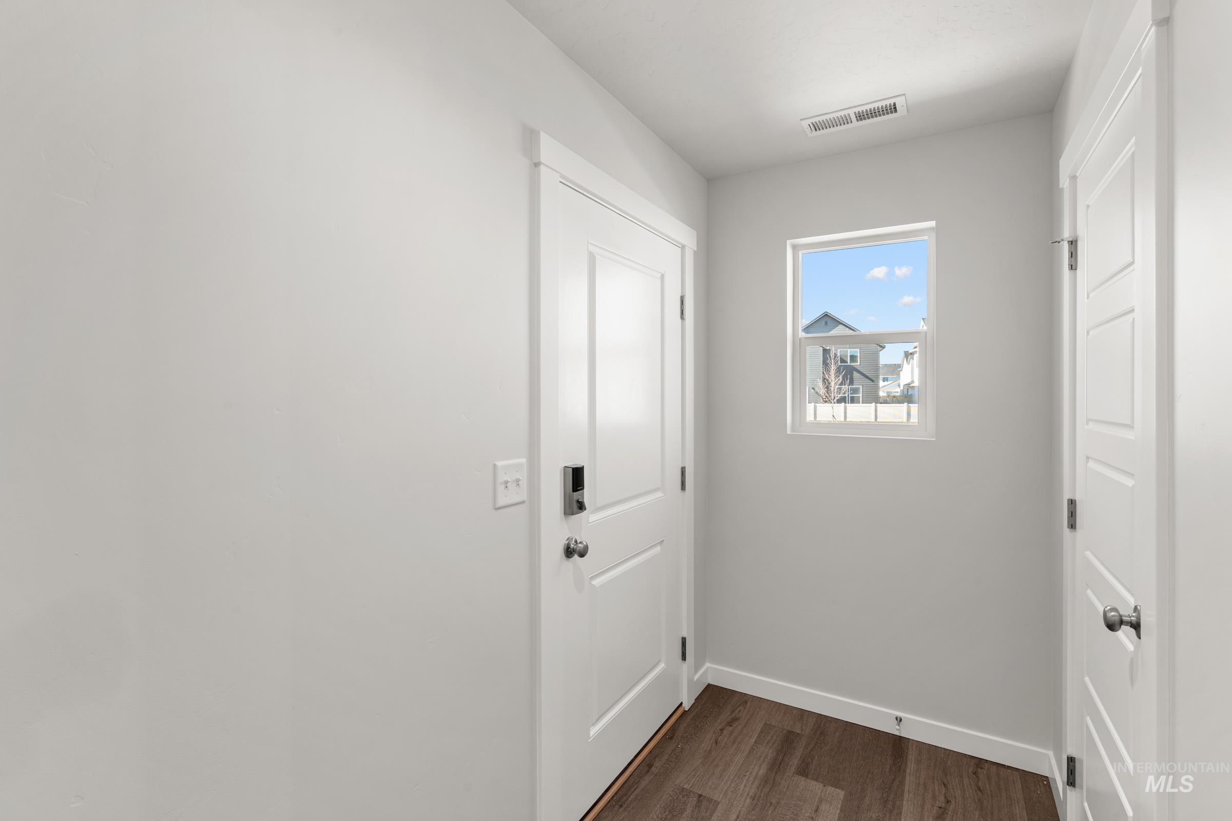7470 W Trumbull Ct Property Photo 2