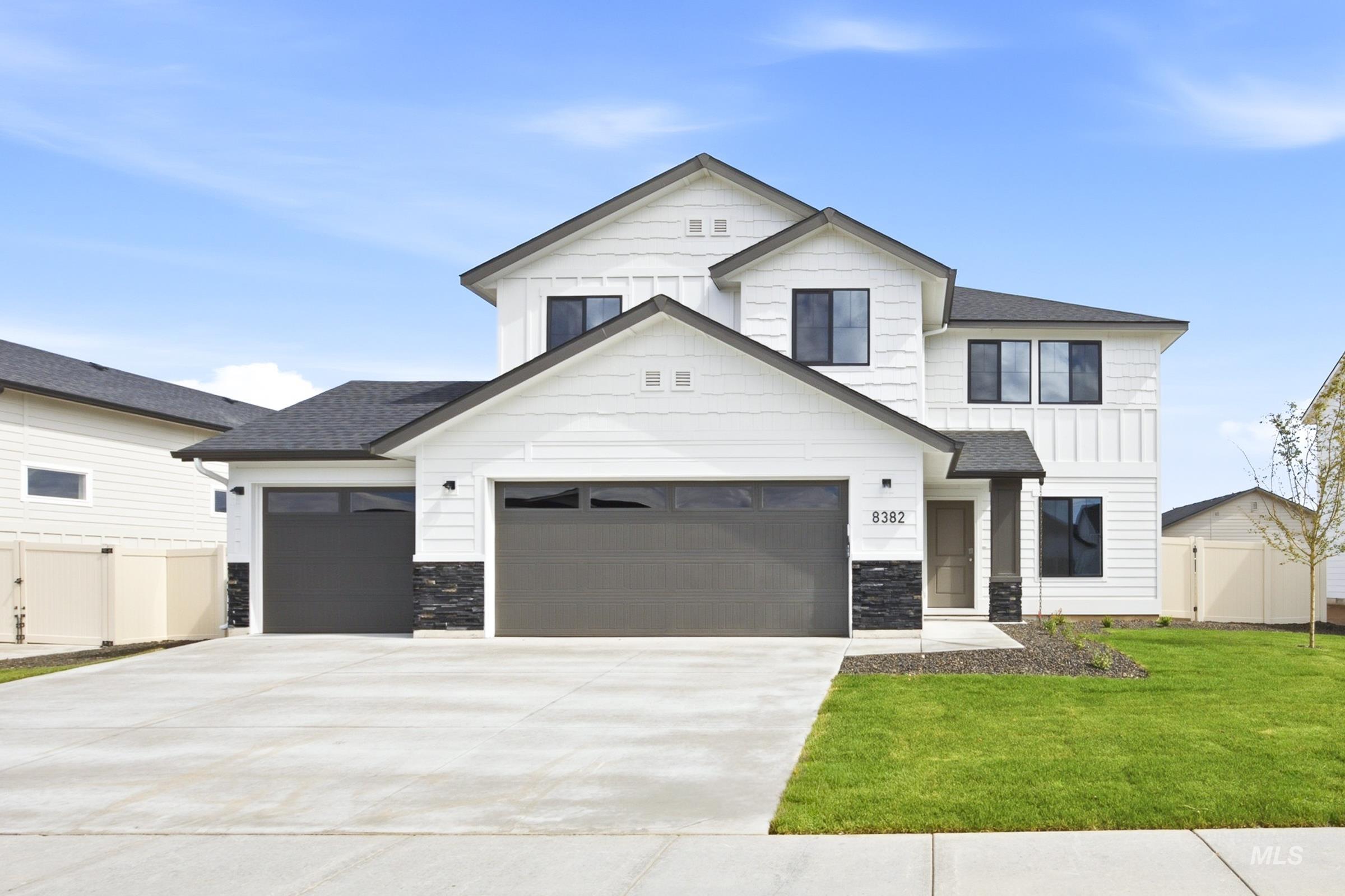 8382 E Cool River Lp Property Photo 1