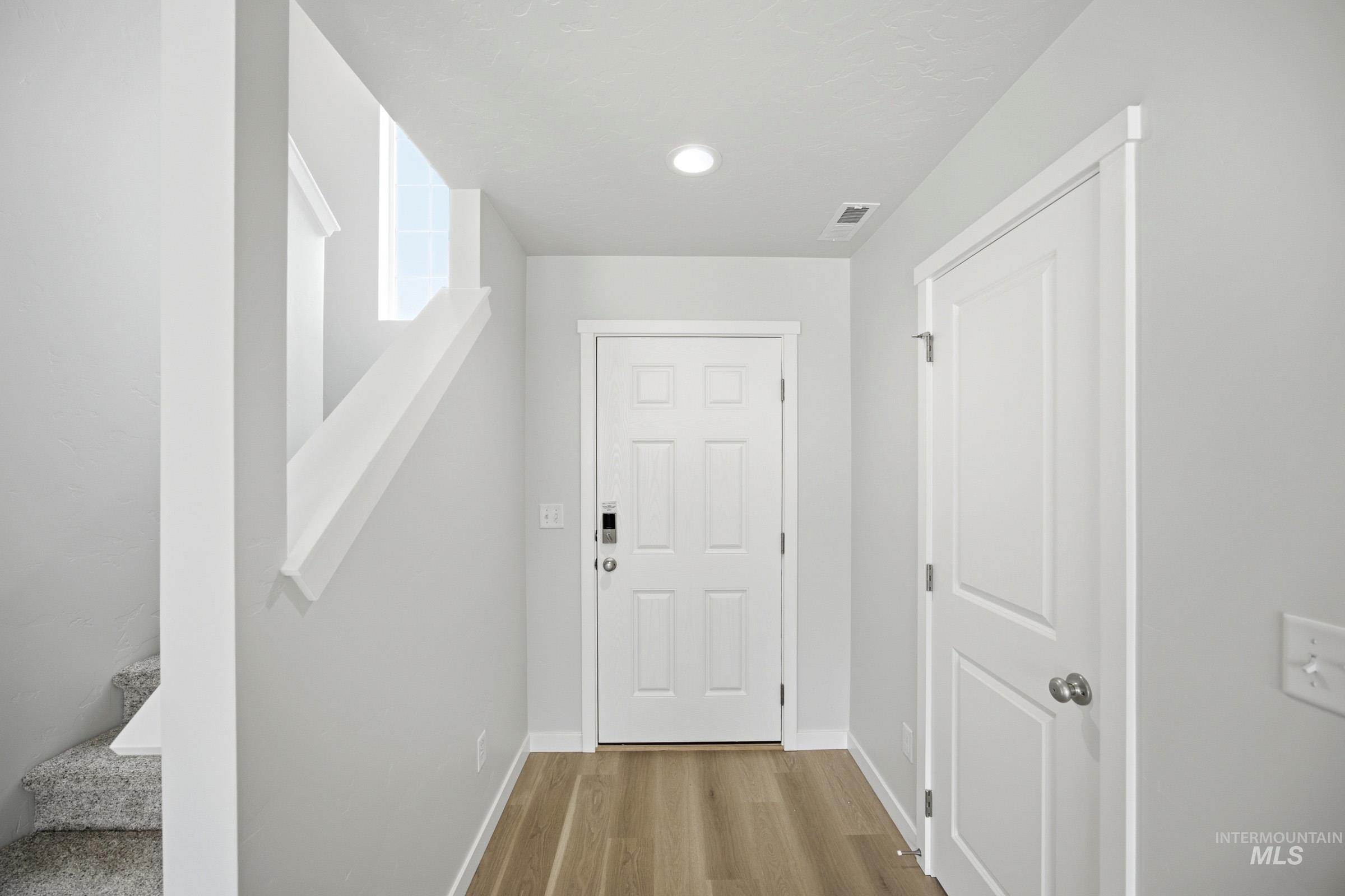 1424 Sunday River St Property Photo 2