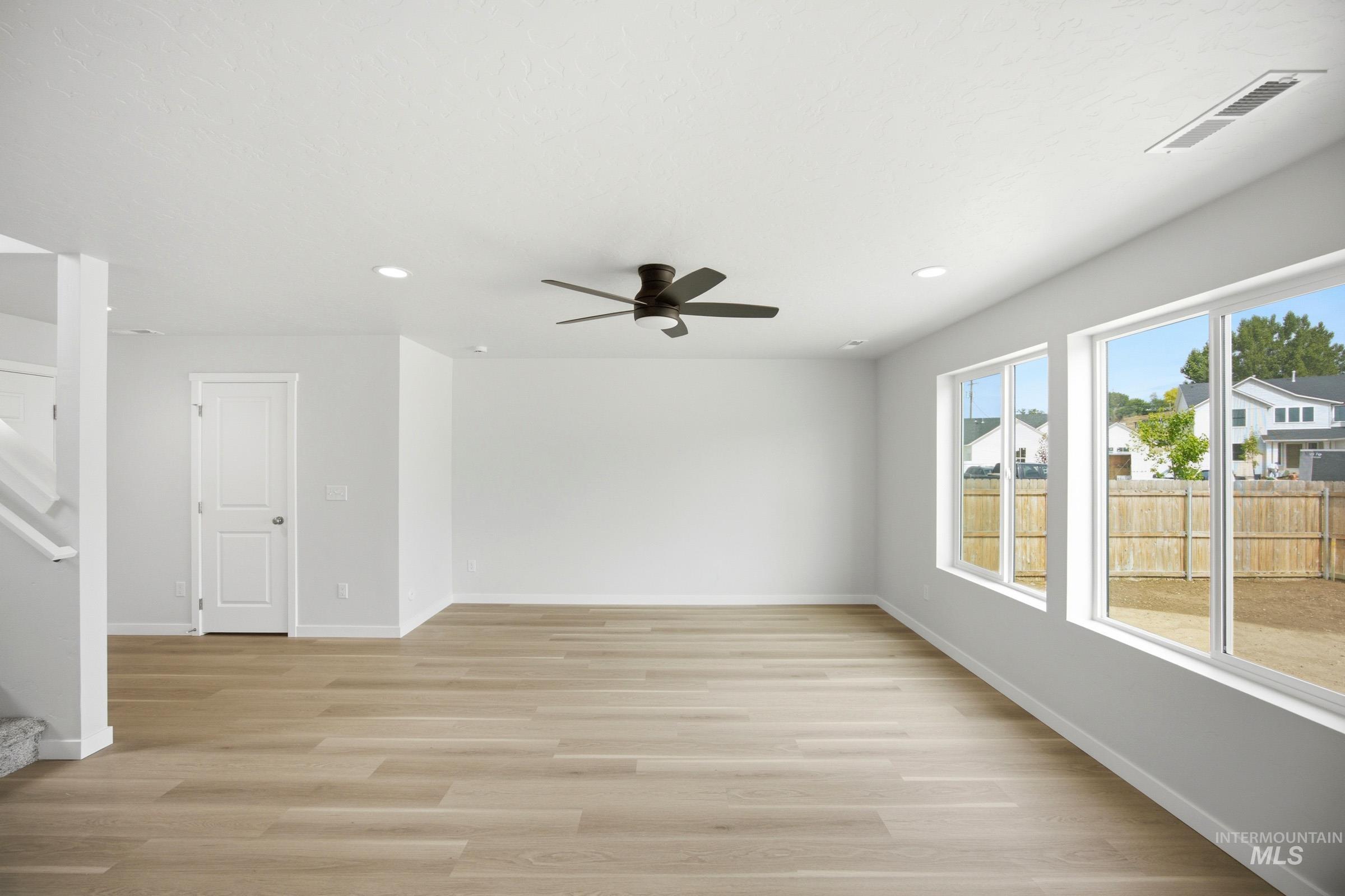 1424 Sunday River St Property Photo 8