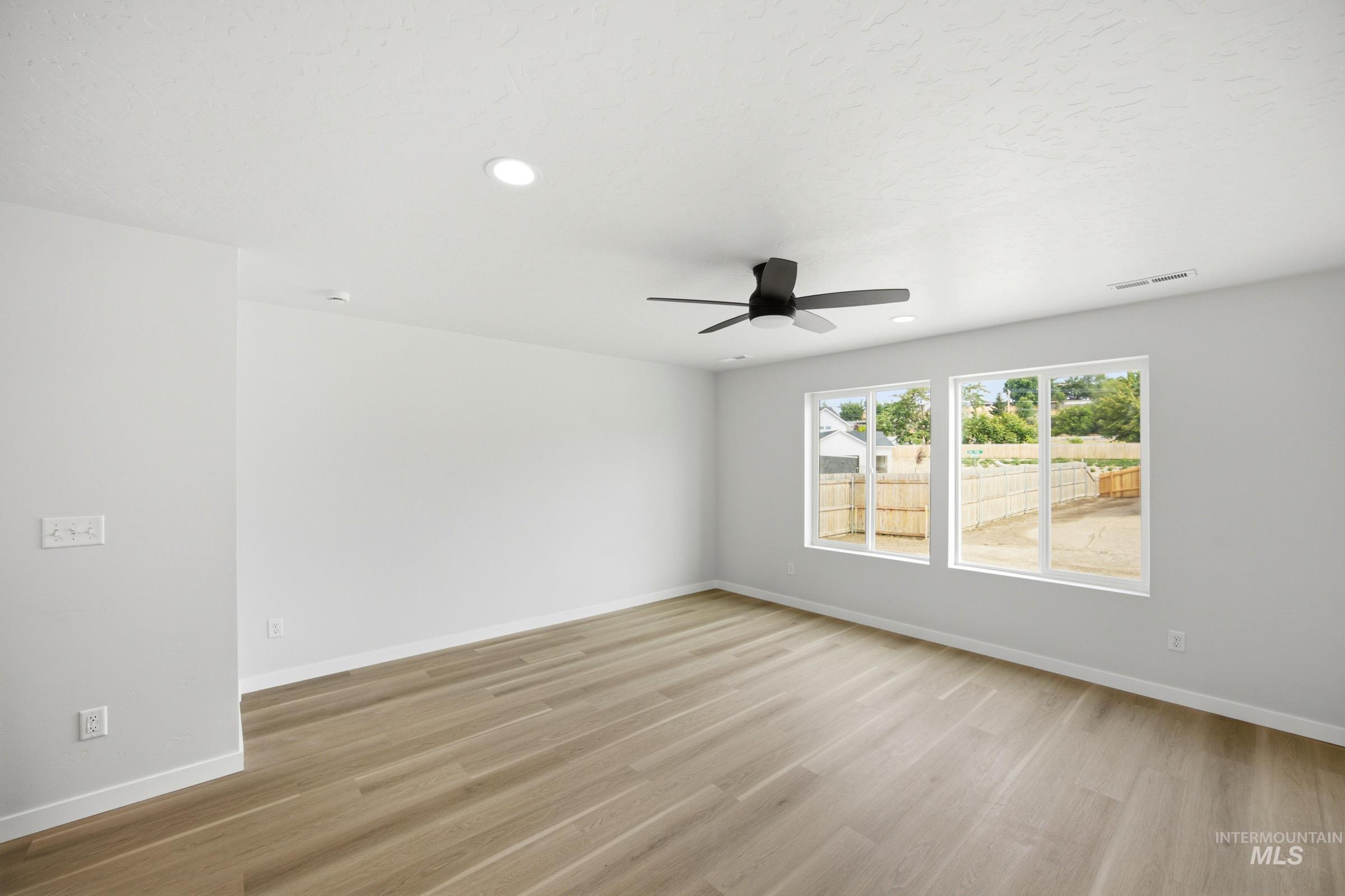 1424 Sunday River St Property Photo 9