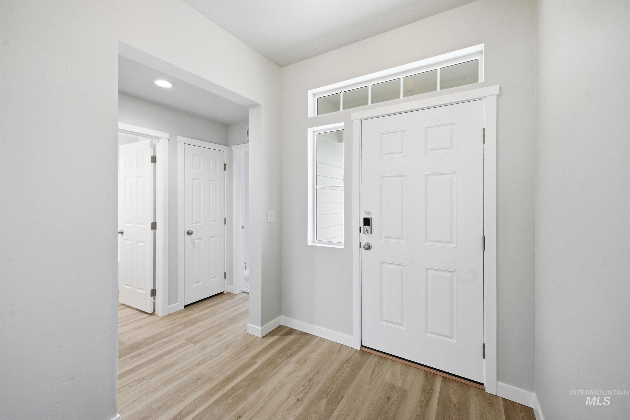 1598 Sunday River St Property Photo 2