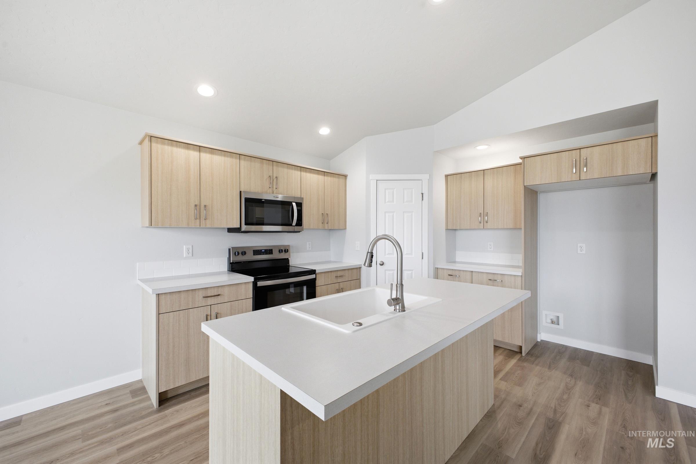 1598 Sunday River St Property Photo 4