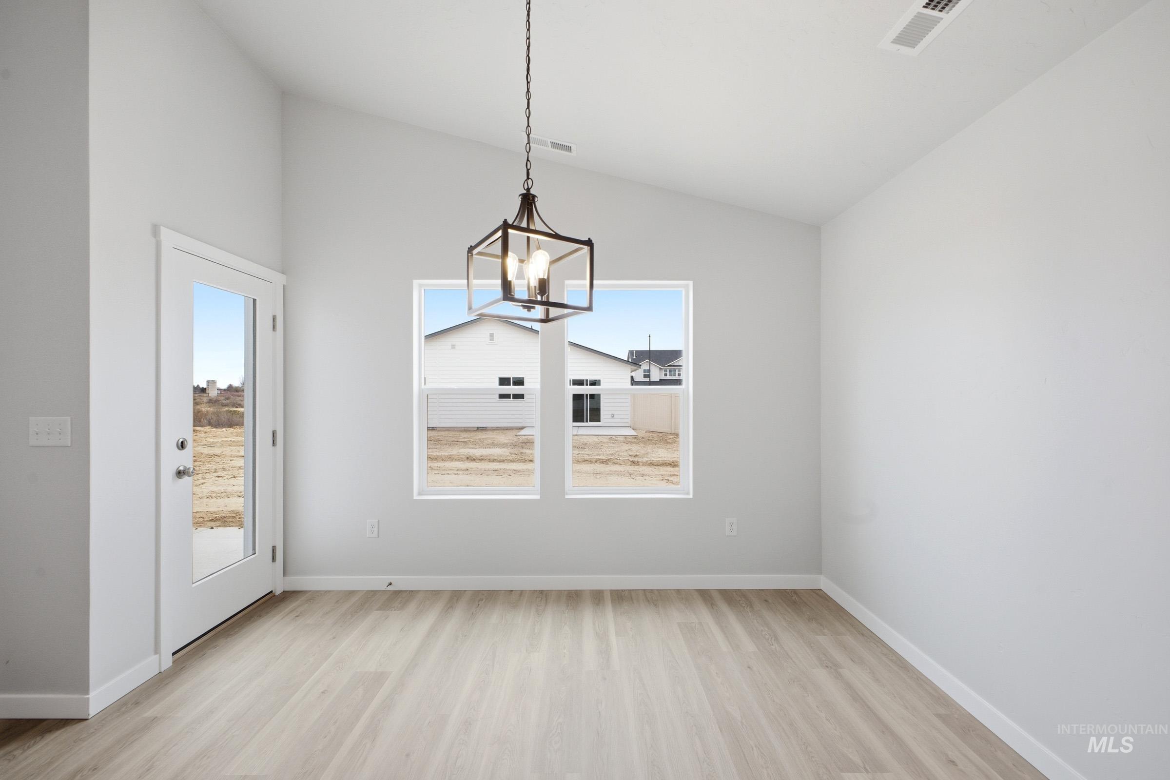 1598 Sunday River St Property Photo 6