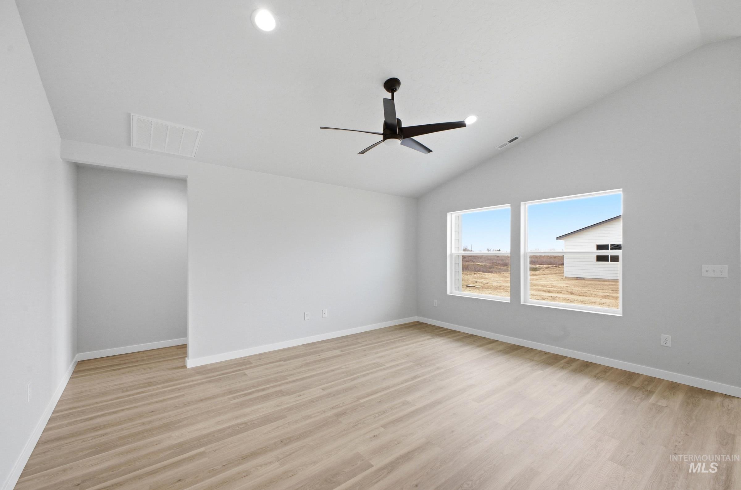 1598 Sunday River St Property Photo 7