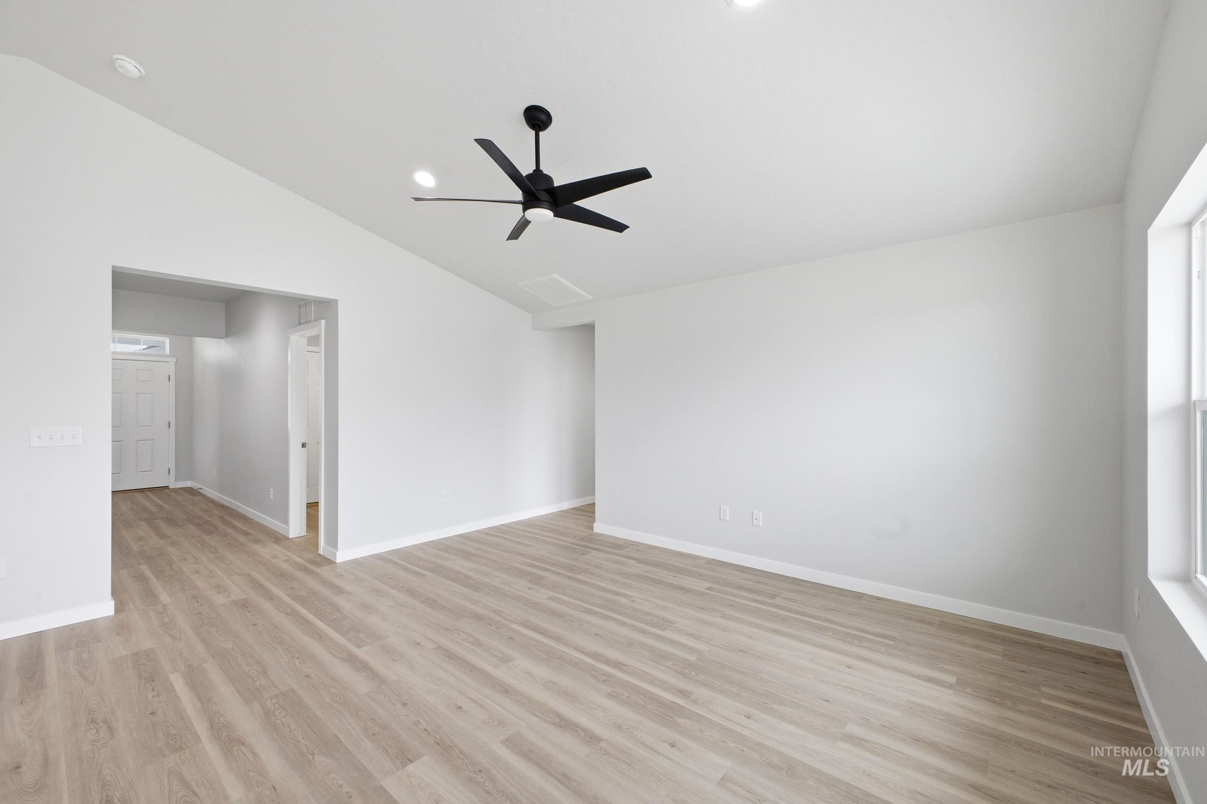 1598 Sunday River St Property Photo 8