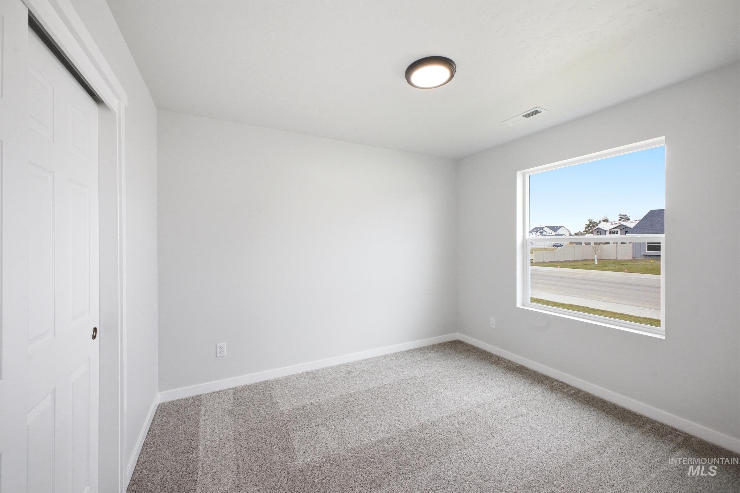 1598 Sunday River St Property Photo 10