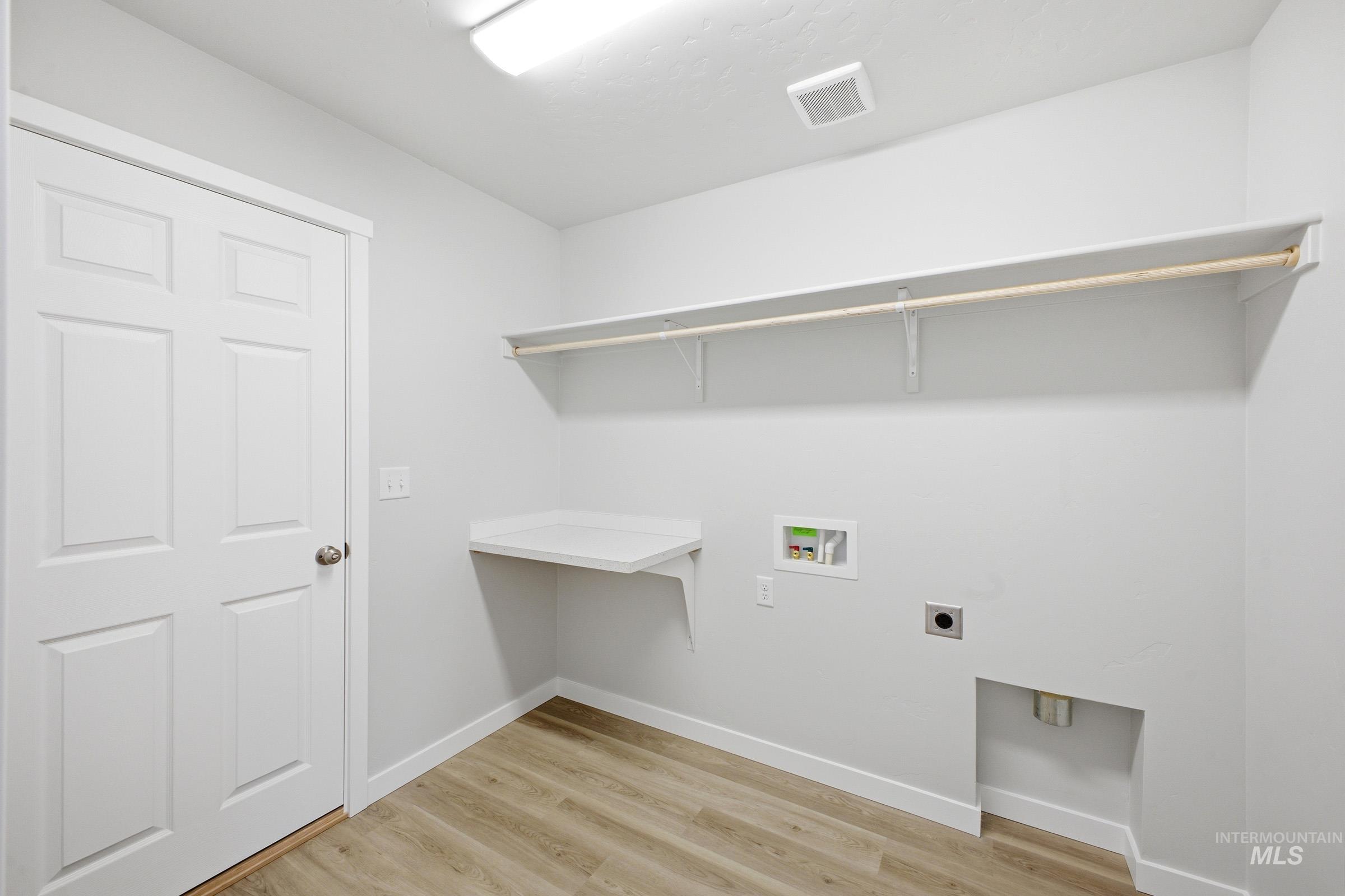 1598 Sunday River St Property Photo 13