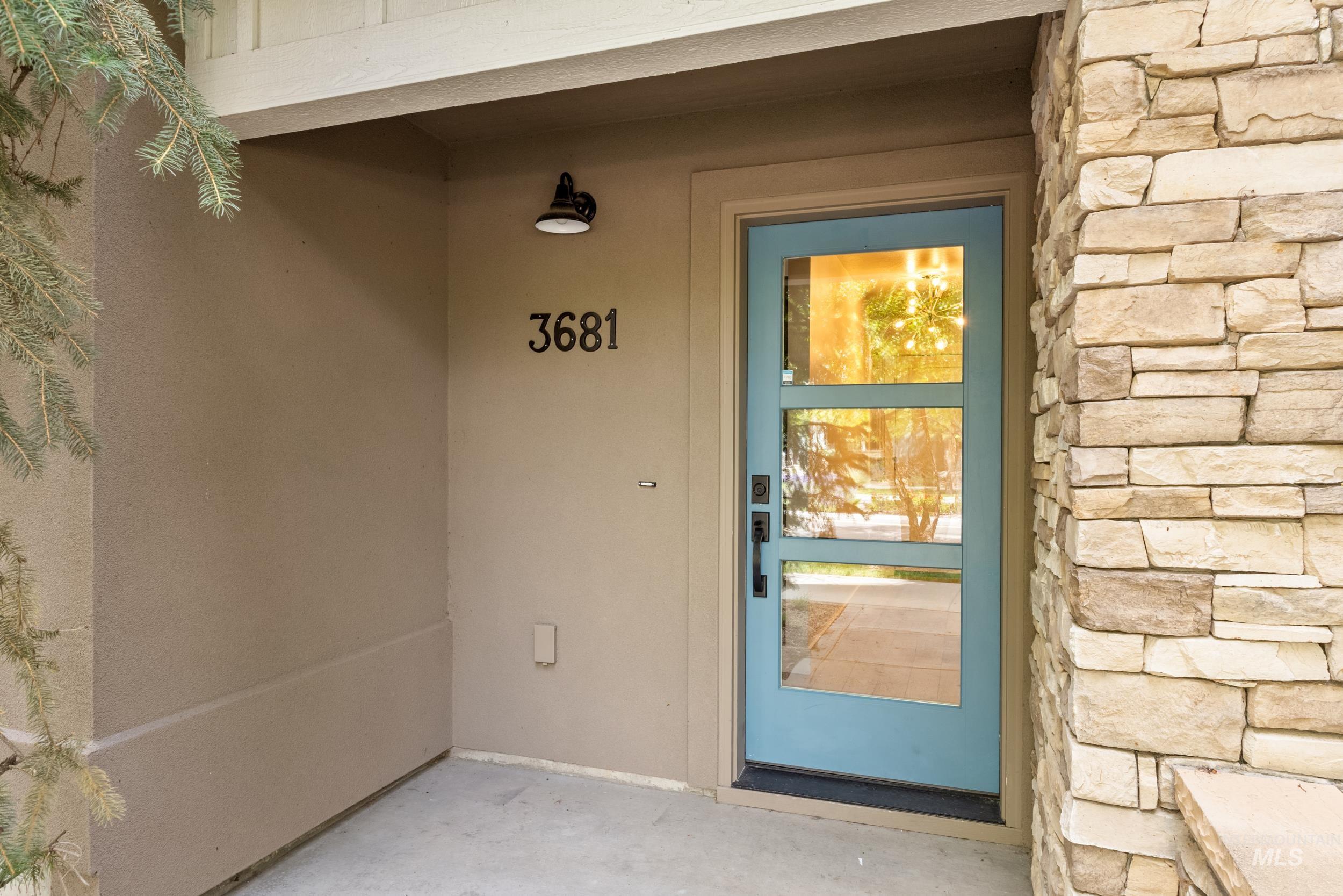 3681 E Parkcenter Property Photo 2