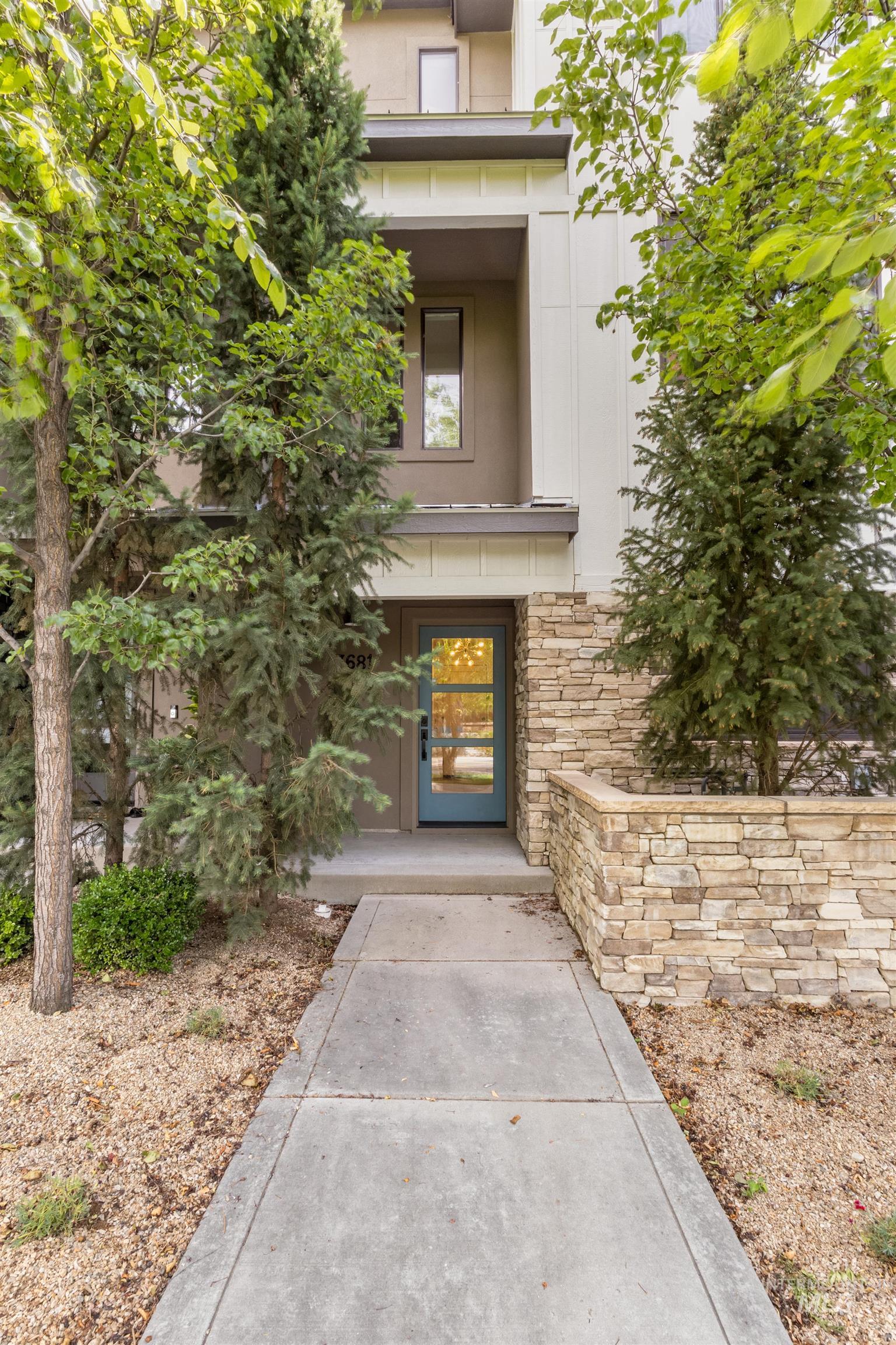 3681 E Parkcenter Property Photo 4