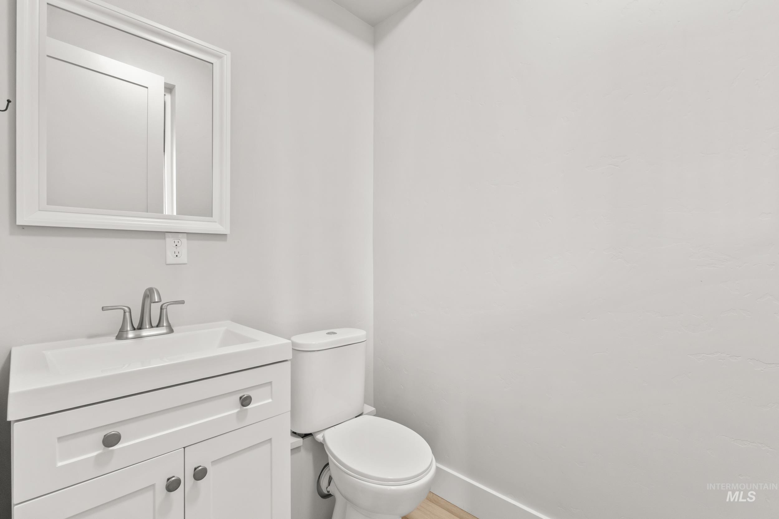 3681 E Parkcenter Property Photo 25