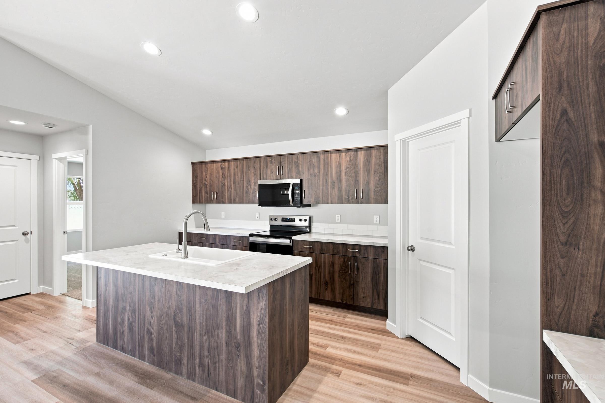 104 Golinda Ave Property Photo 4