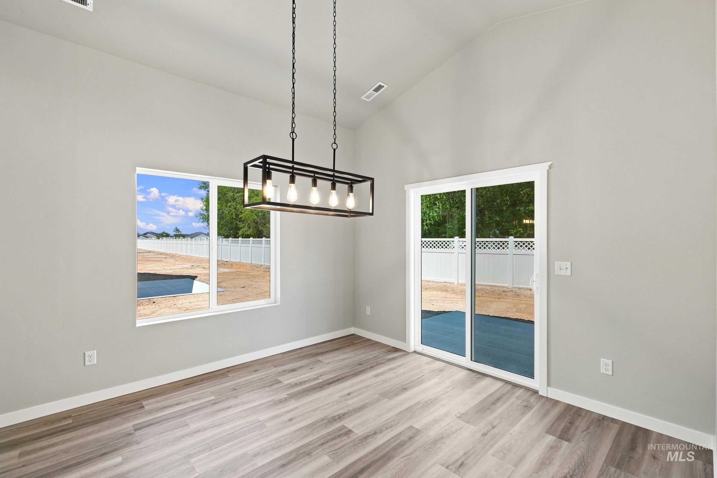 104 Golinda Ave Property Photo 8