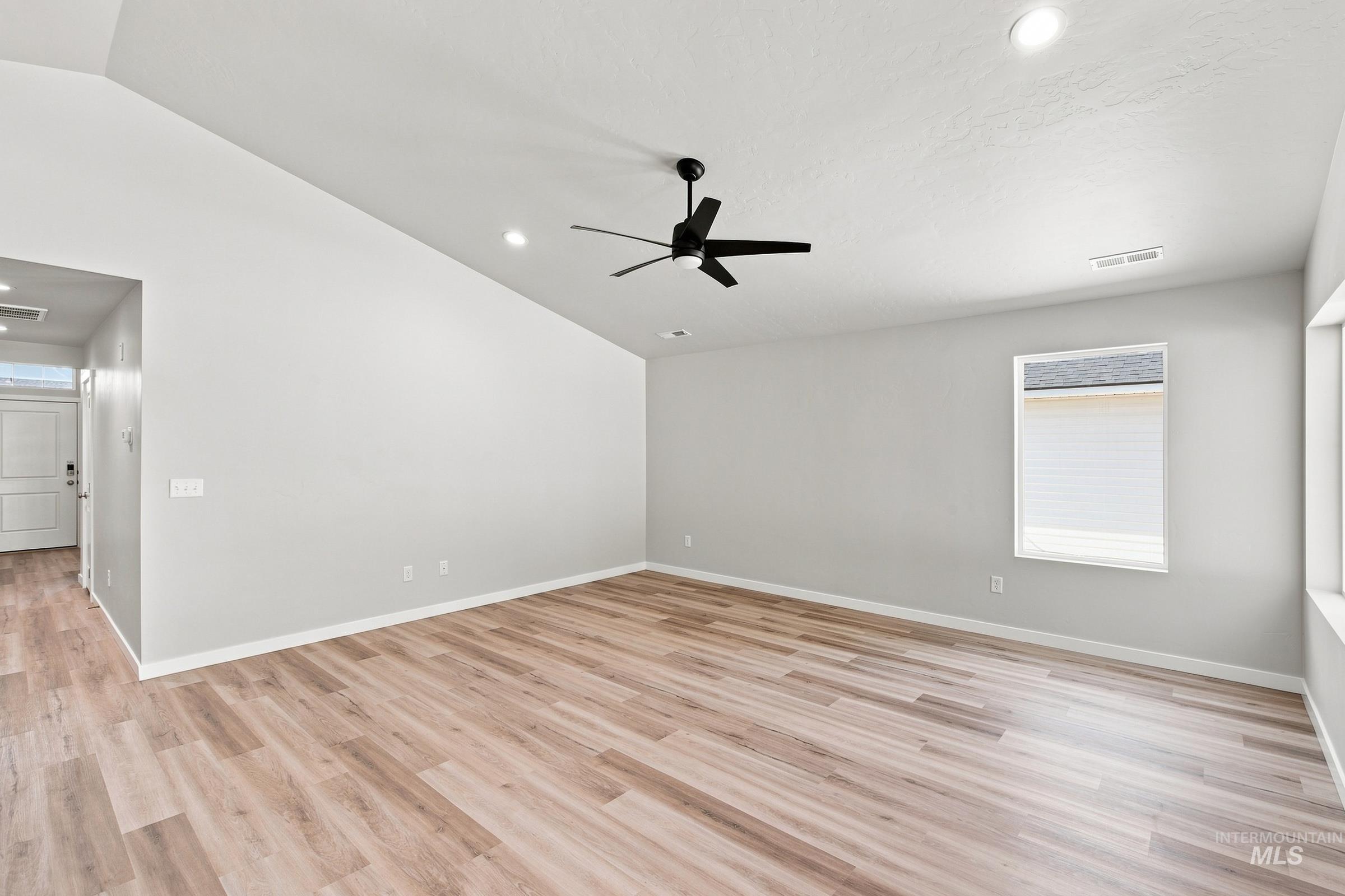 104 Golinda Ave Property Photo 9