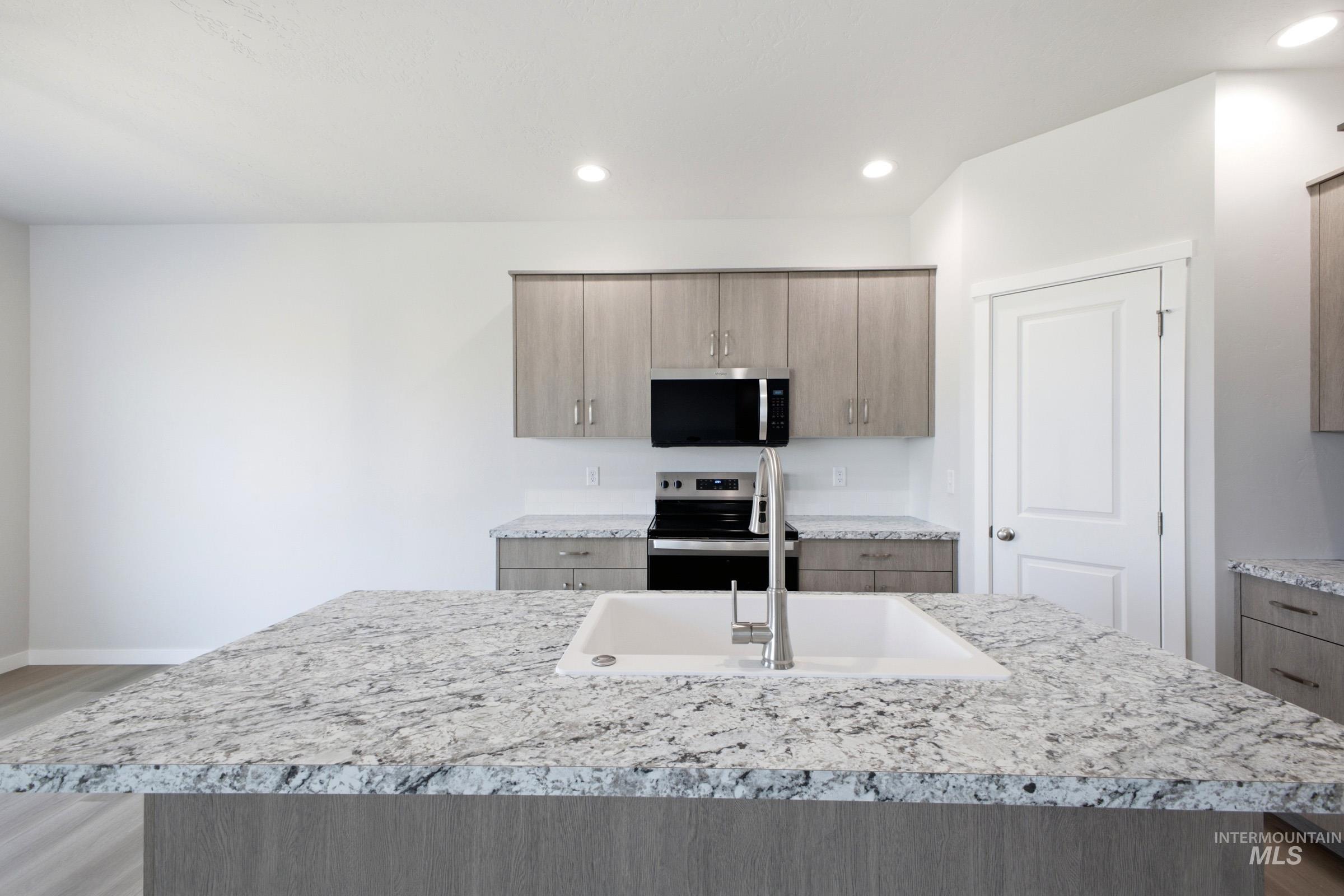 3026 W Animas Creek Dr Property Photo 3
