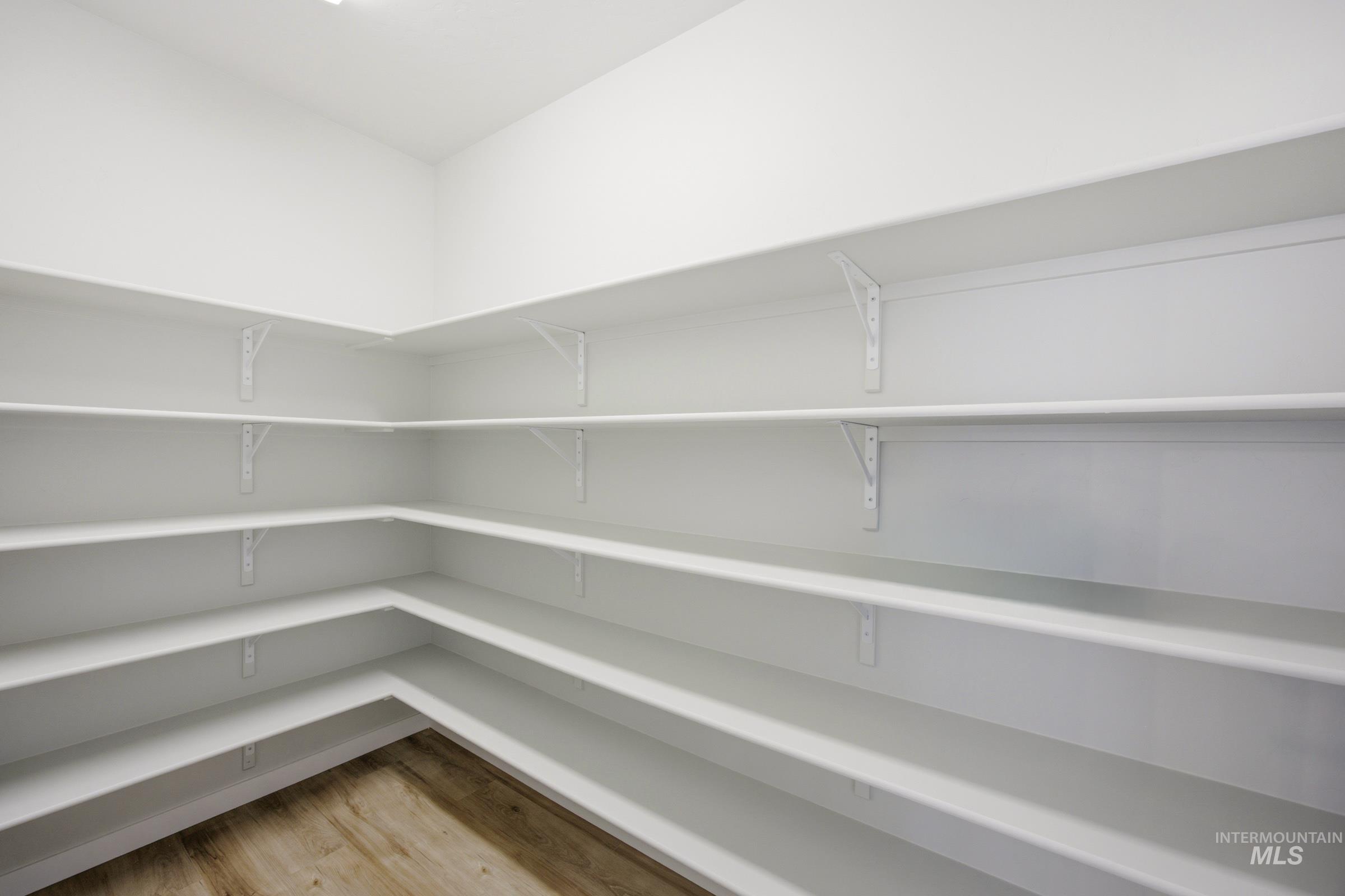 2491 W Kincaid St Property Photo 6